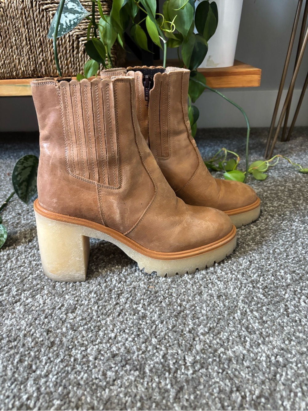 Free People James Chelsea Boots in Tan | Size 38 - Picture 3 of 9